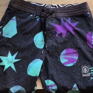 GUC Volcom board shorts in fun space pattern